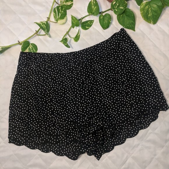Black and White Polka Dot Scalloped Chiffon Shorts - Picture 1 of 2